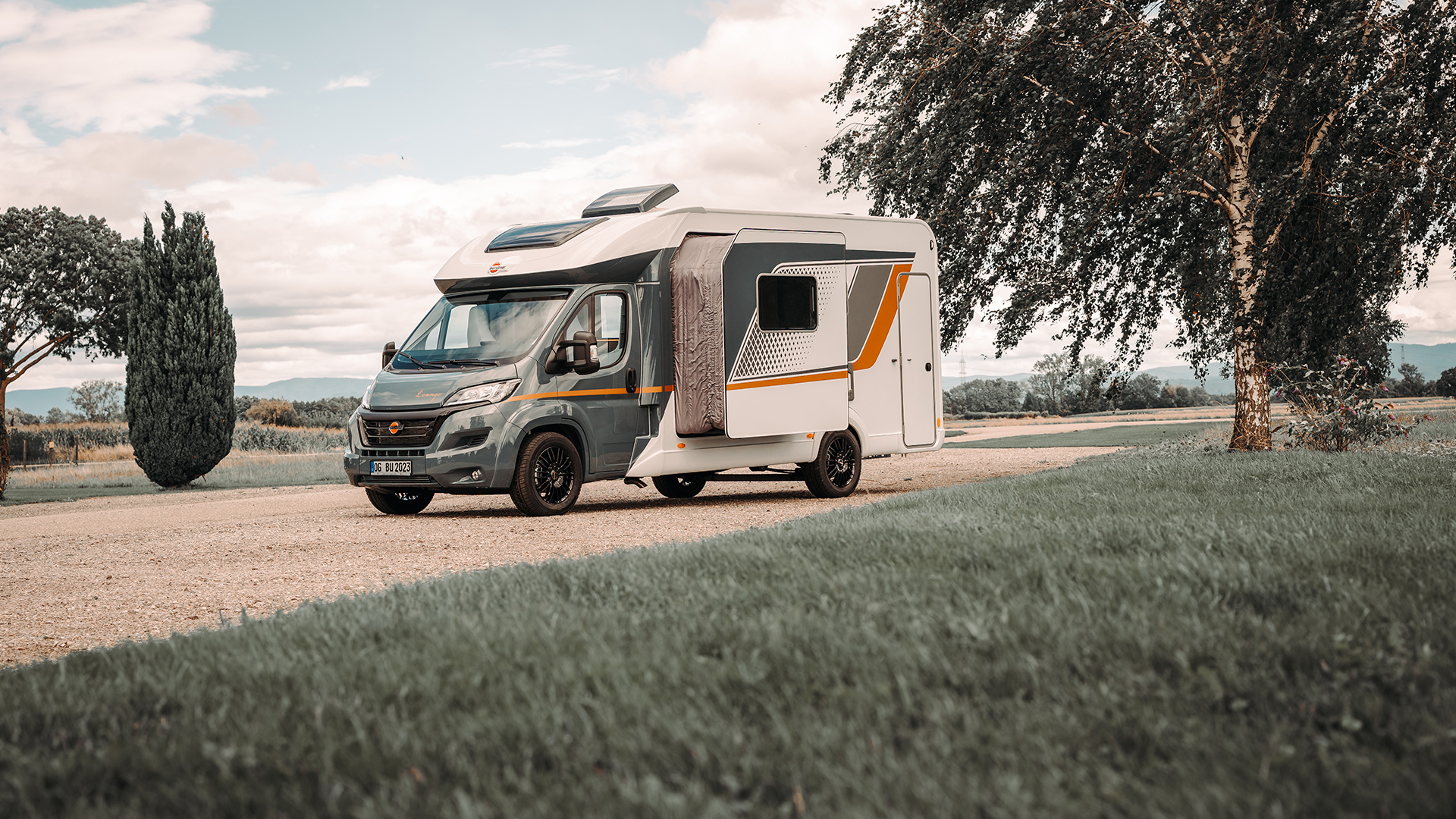 Live auf dem Caravan Salon Düsseldorf: Der Showcar „Lounge“ – basierend auf  dem Lyseo TD – interpretiert die Bürstner Maxime „Klein reisen, groß  wohnen“ auf eine andere Weise.